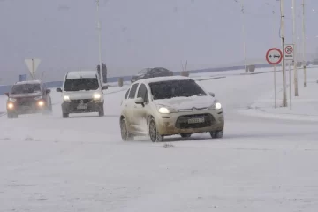 La Municipalidad comenzó la distribución de sal para combatir la nieve y piden a los vecinos despejar sus veredas