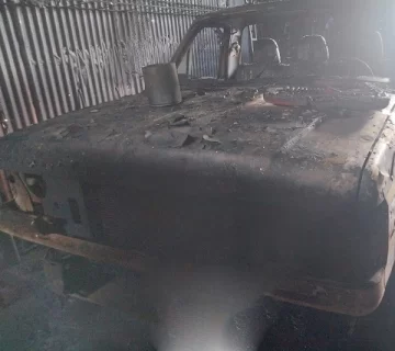 Las llamas se apoderaron de un taller de chapa y pintura en la localidad de Las Heras Las llamas se apoderaron de un taller de chapa y pintura en la localidad de Las Heras