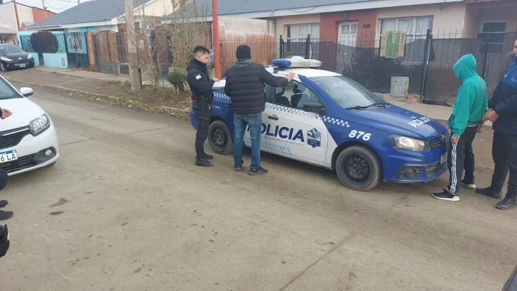 “No tienen perdón de Dios”: a plena luz del día se robaron la malla perimetral de una iglesia de Río Gallegos