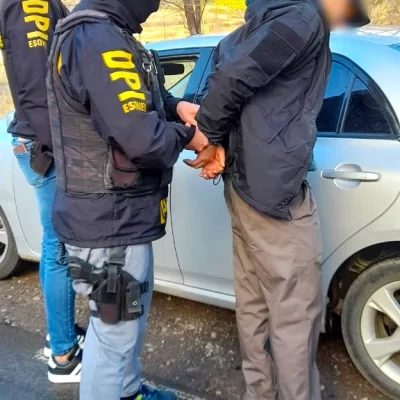 Policía extorsionó a un preso para sacarle el auto y fue detenido