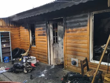 Bomberos sofocan incendio en una vivienda de 28 de Noviembre