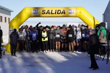 Con nieve y frío extremo, realizaron una carrera por el Día de la Bandera en Río Gallegos