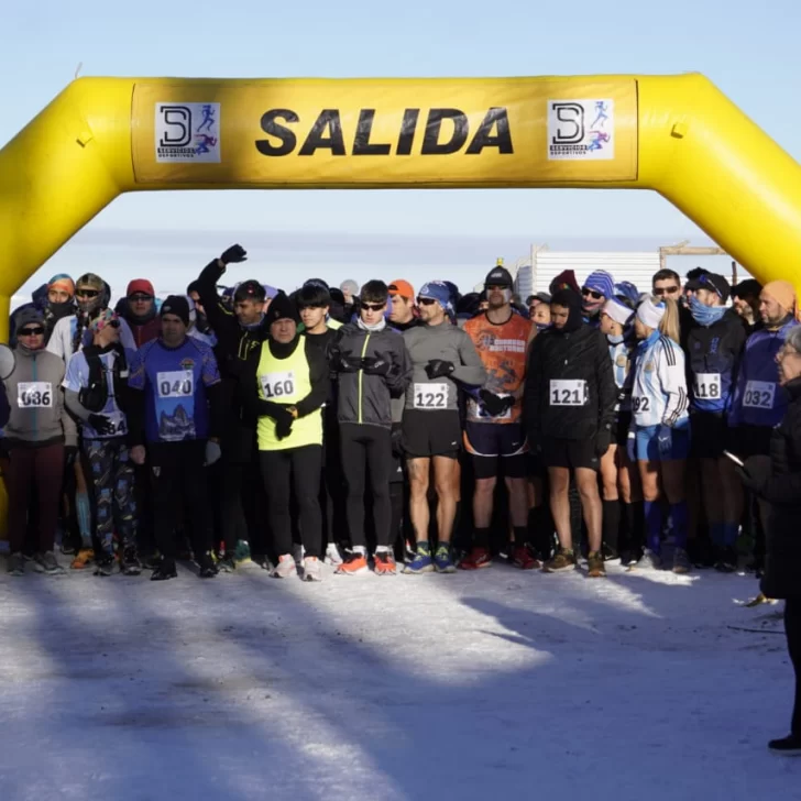 Con nieve y frío extremo, realizaron una carrera por el Día de la Bandera en Río Gallegos