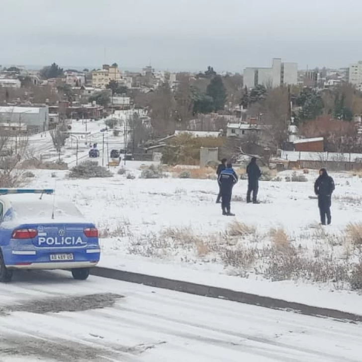 Identificaron al hombre que fue encontrado sin vida en un descampado: falleció por hipotermia