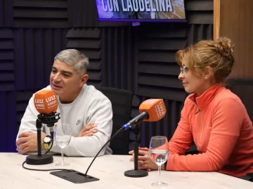 Julio Gaitán y Adriana Miracle visitaron LU12 luego de su travesía en el canal de beagle