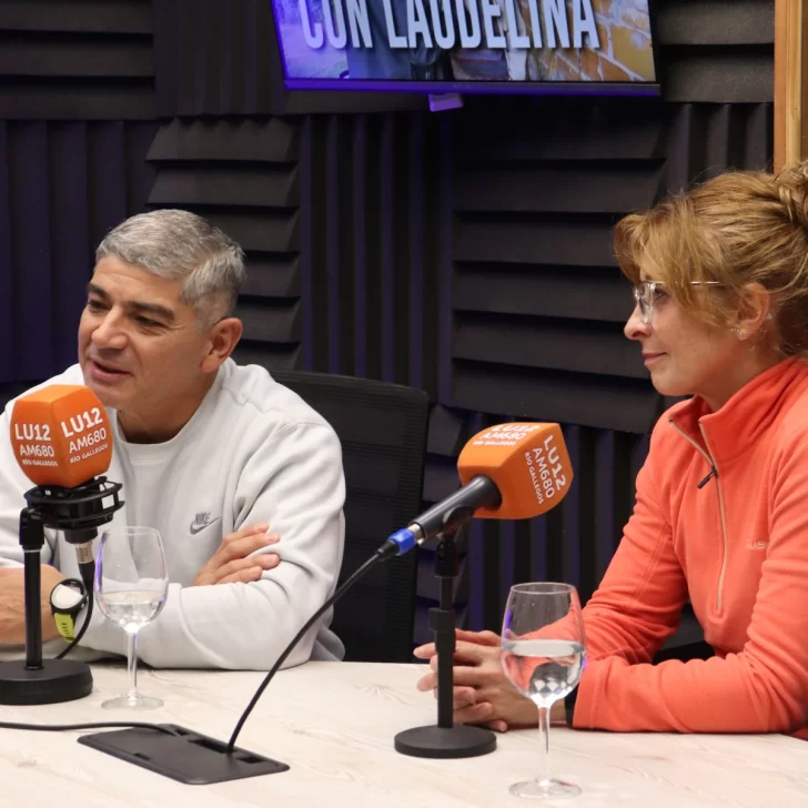 Julio Gaitán y Adriana Miracle visitaron LU12 luego de su travesía en el canal de beagle