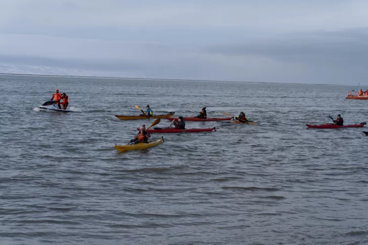 Río Gallegos: realizaron travesía en kayak por el aniversario de Prefectura Naval