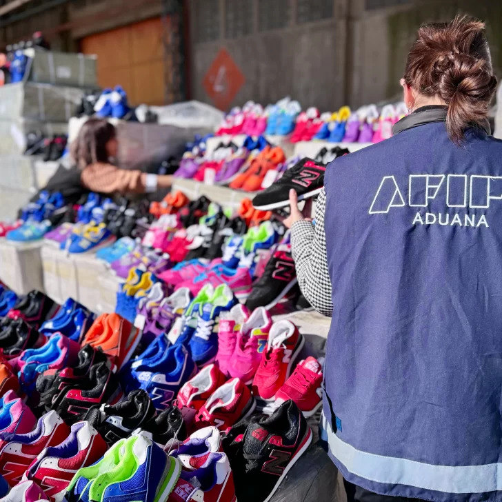 Aduana entregó más de 4 toneladas de calzado deportivo incautado para su donación