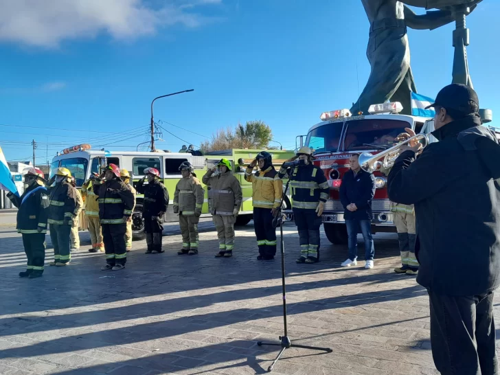 Bomberos voluntarios de Caleta Olivia y Las Heras celebraron su día en El Gorosito