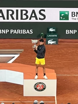 Carlos Alcaraz derrotó a Zverev y se consagró príncipe en Roland Garros