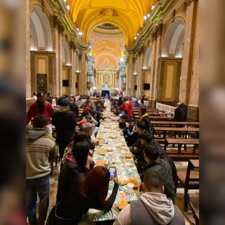 García Cuerva abrió la Catedral Metropolitana como un comedor para gente en situación de calle