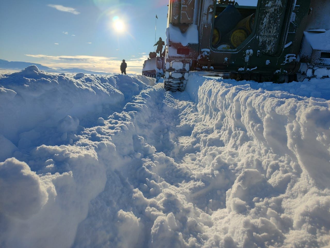 ejercito-santa-cruz-ayuda-nieve-estancias-campo-18-1-728x546