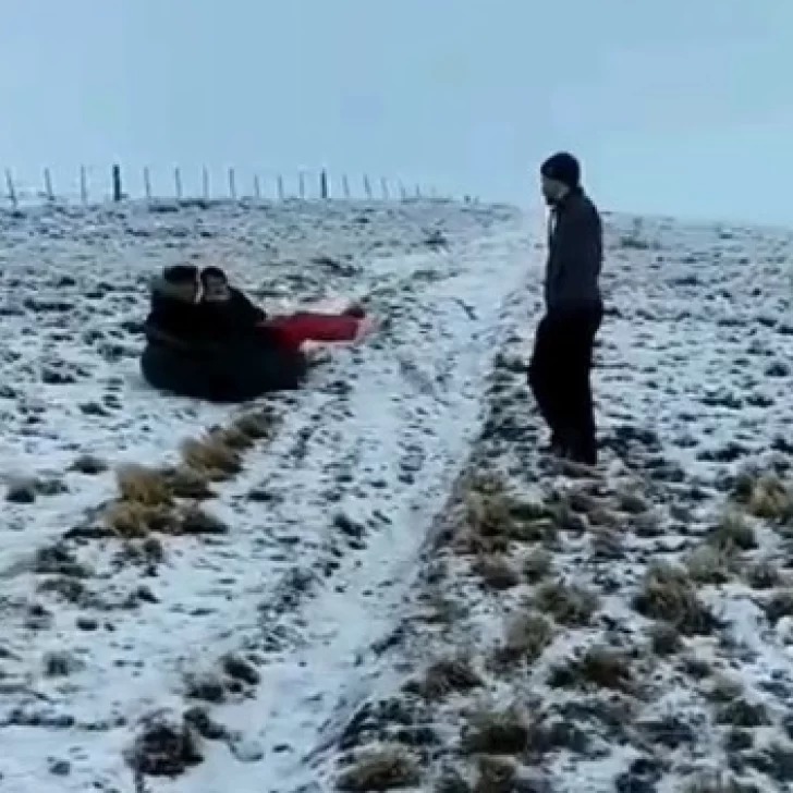 Un paseo en gomón: jóvenes se divirtieron jugando en Güer Aike