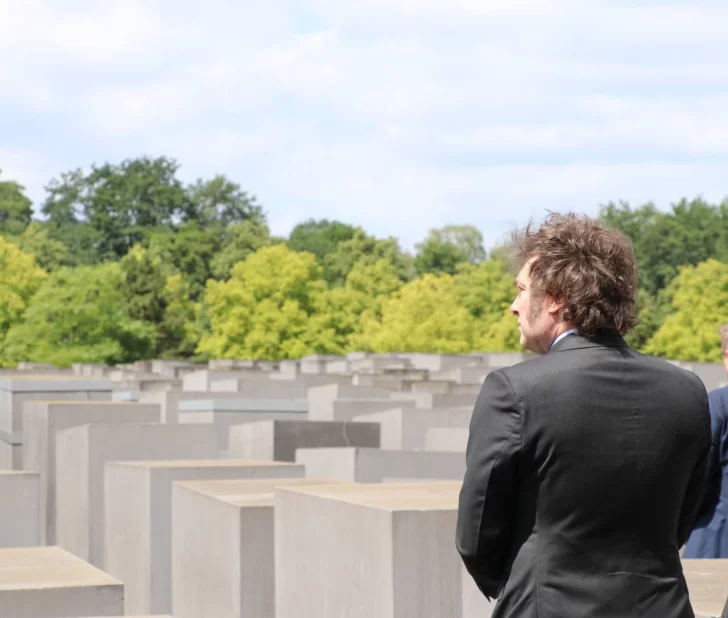 javier-milei-en-alemania-museo-del-holocausto-09j-3-728x618