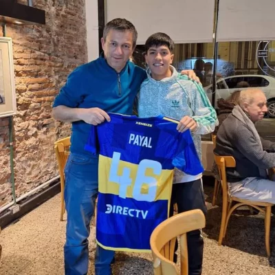 Juan Cruz Payal le regaló su camiseta en la Primera de Boca a su mentor Milton Reyes