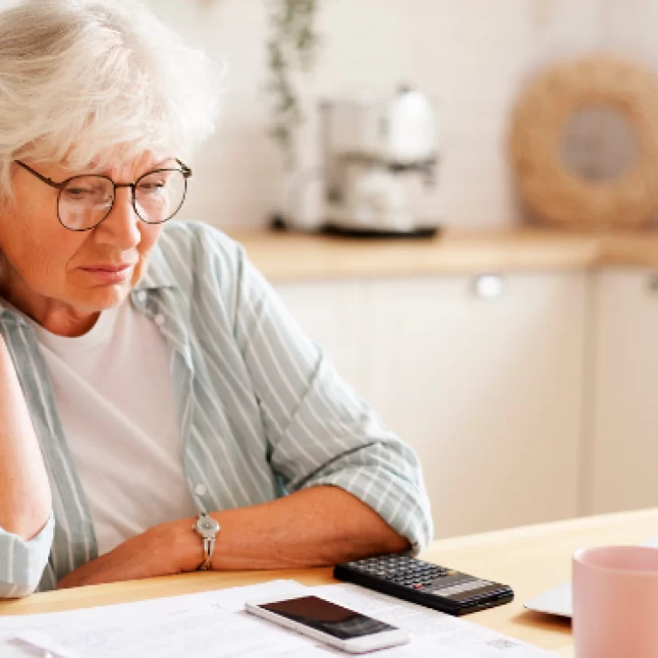 Jubilados y pensionados: ¿Cómo solicitar un extra de $98.000 en julio?