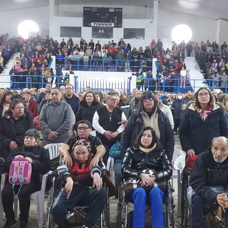 Las fotos del Encuentro de Sanación y Liberación de Leda Bergonzi junto cientos de seguidores