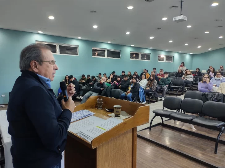 Mario Markic dio una charla sobre periodismo en la UNPA ante casi un centenar de alumnos universitarios y de secundaria 