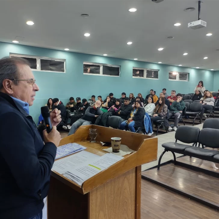 Mario Markic dio una charla sobre periodismo en la UNPA ante casi un centenar de alumnos universitarios y de secundaria 