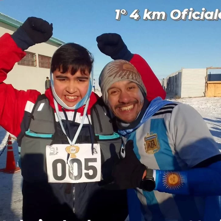 ¡No bajes los brazos nunca!: Tiene TEA y en el Día de la Bandera tuvo su primera carrera oficial