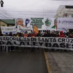 Multitudinaria movilización en Río Gallegos: “Senadores de Santa Cruz, no a la Ley Bases”