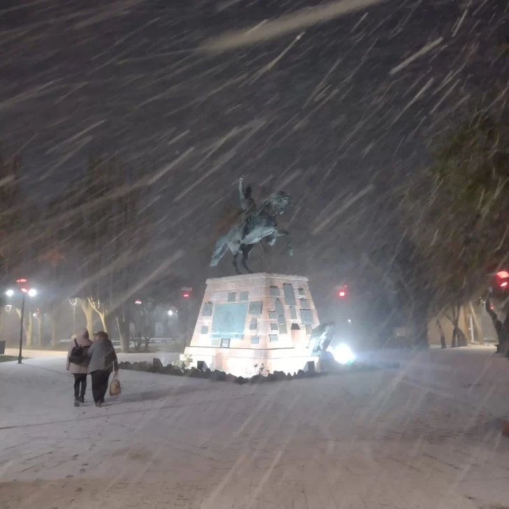 Nieve en Río Gallegos: comenzaron a caer los primeros copos en la capital de Santa Cruz