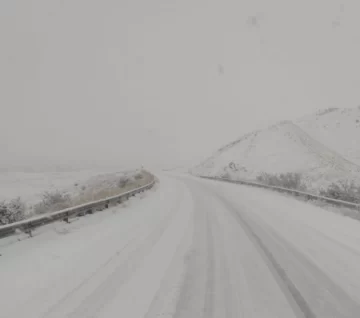 Temporal de nieve en Santa Cruz: continúa la restricción de tránsito en las rutas