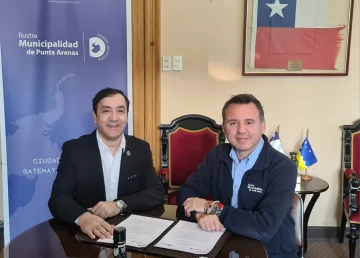 Pablo Grasso firmó un convenio de colaboración con el alcalde de Punta Arenas