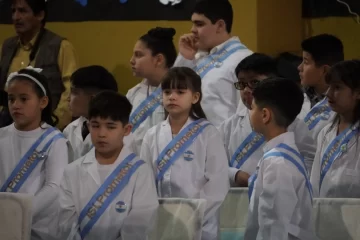 Estudiantes de cuarto grado hicieron la “Promesa a la Bandera” en las escuelas de Río Gallegos Estudiantes de cuarto grado hicieron la “Promesa a la Bandera” en las escuelas de Río Gallegos