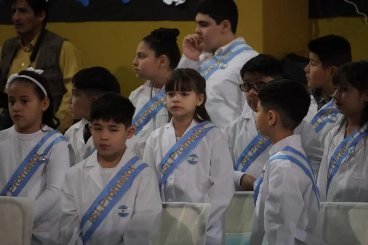 Estudiantes de cuarto grado hicieron la “Promesa a la Bandera” en las escuelas de Río Gallegos