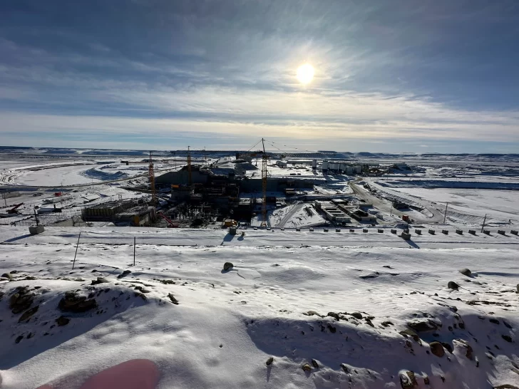 Comenzaron a evacuar a los trabajadores varados por la nieve en la Represa “Néstor Kirchner”