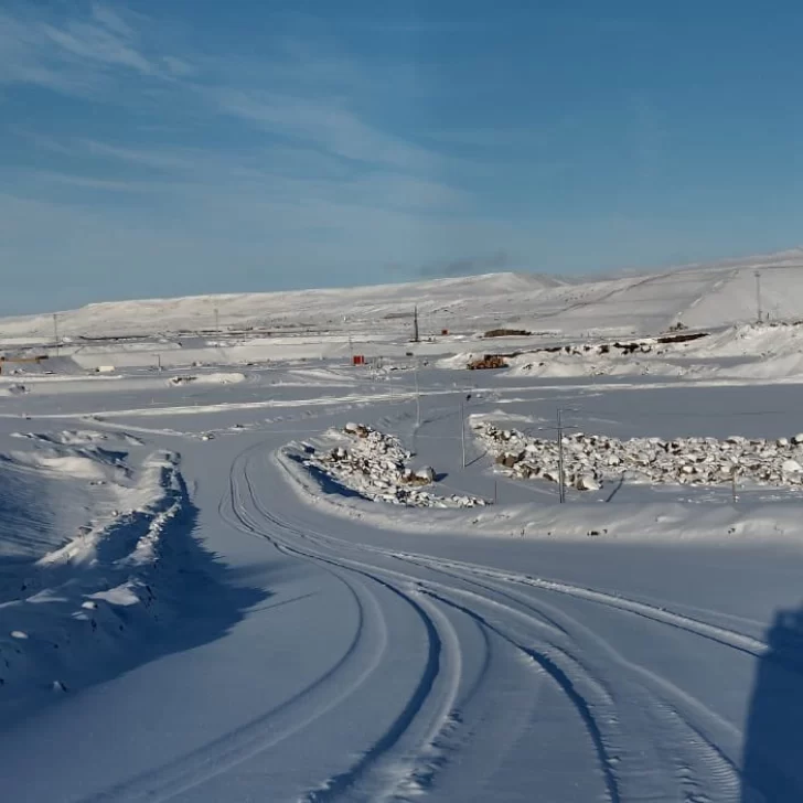 El fuerte temporal de nieve afectó más de 2.500 km de rutas en Santa Cruz