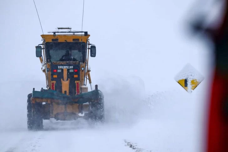 Continúa la restricción en la Ruta 40 por intensas nevadas