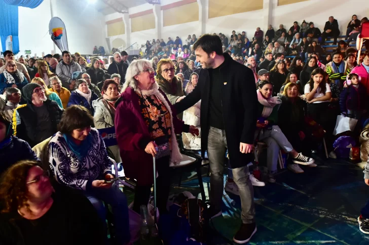torres-aniversario-chubut1-728x485 torres-aniversario-chubut1-728x485
