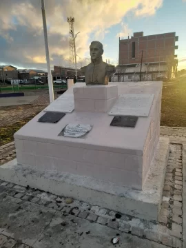 Vandalizaron el monumento a Manuel Belgrano en Río Gallegos