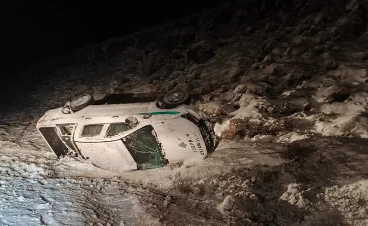 Nevadas y hielo provocan despistes y vuelco en rutas al Parque Nacional “Los Glaciares”