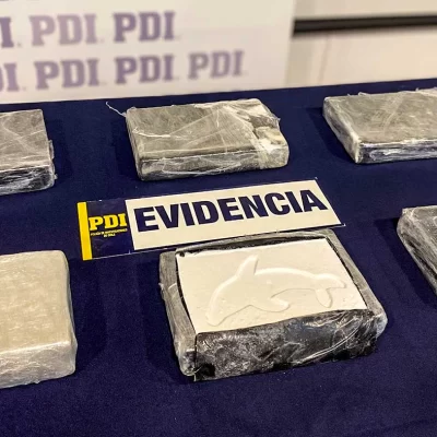 Atraparon a un venezolano y a un colombiano que retiraron una encomienda con más de seis kilos de cocaína