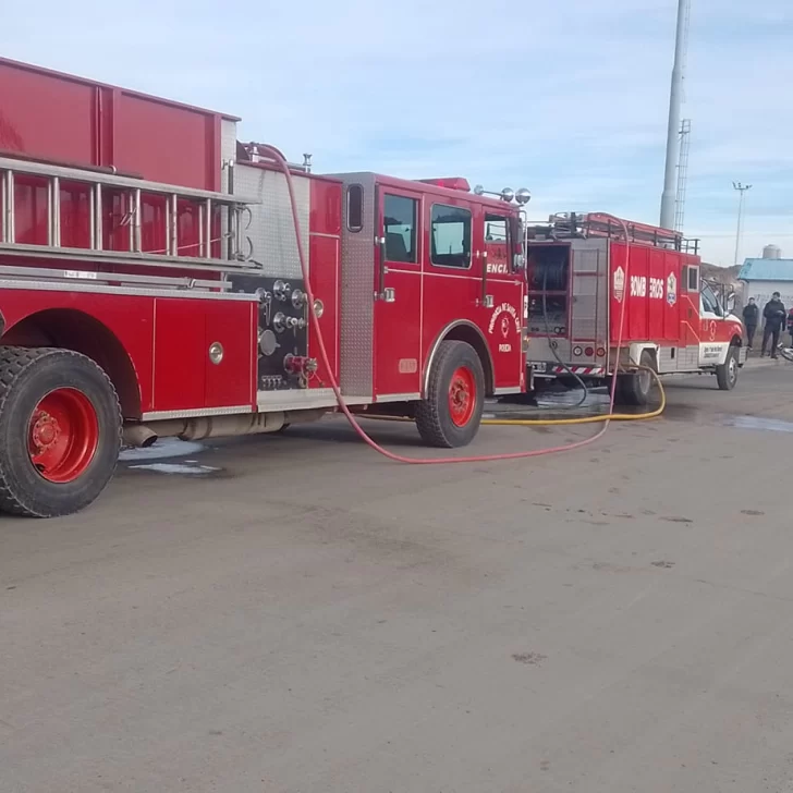 El intendente de Puerto Deseado se lamentó por el incendio en la Fundación: “Duele ver la pérdida de tanto sacrificio y dedicación”