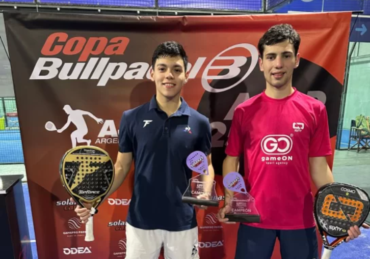 El joven Agustín Ruíz, de Río Gallegos, volvió a salir campeón de pádel nacional