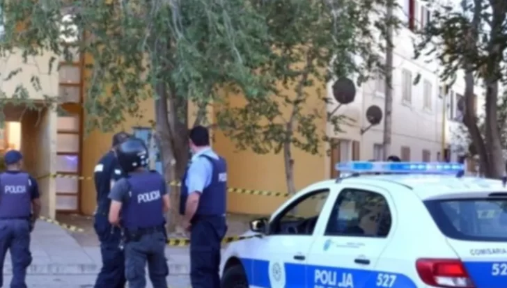 Un ex policía discutió con sus vecinos por el volumen de la música y terminó con una puñalada en el ojo