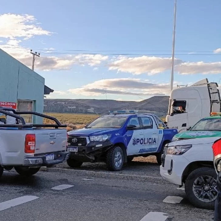 Tenía una medida cautelar en su contra y la Policía lo encontró en un control preventivo en Güer Aike