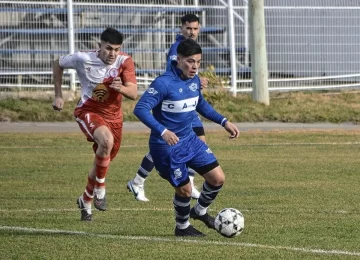 Jorge Newbery ganó el clásico de Comodoro en un partido que se jugó con ráfagas de viento de más de 100 km/h