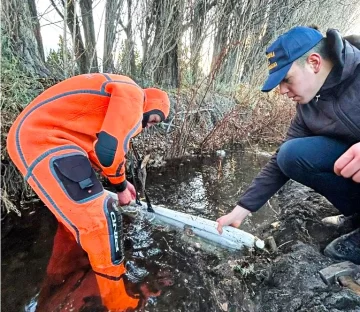 Lago Argentino: actuaron por un derrame de combustible en arroyo