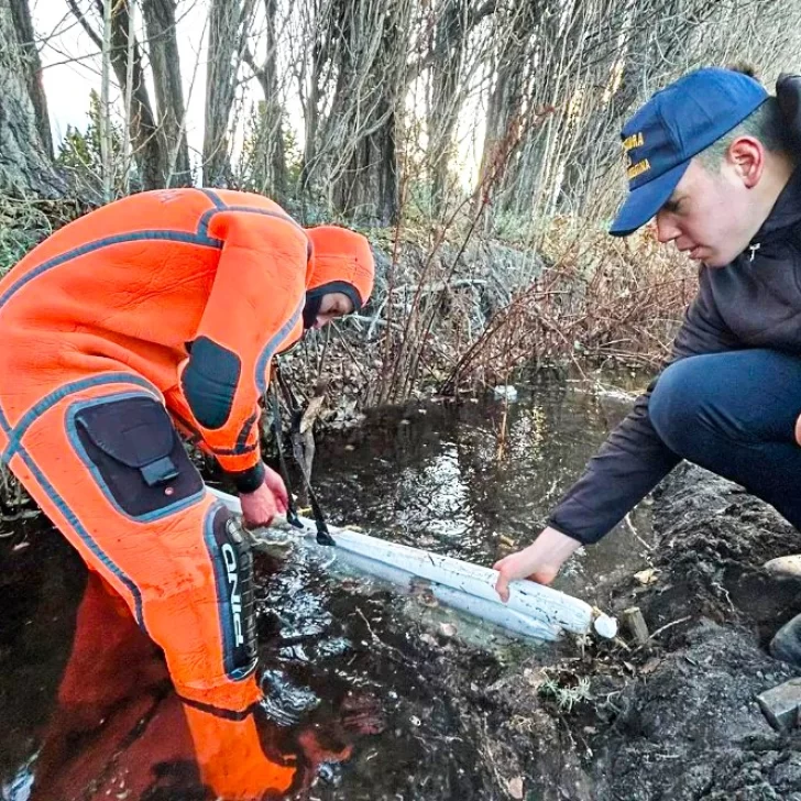 Lago Argentino: actuaron por un derrame de combustible en arroyo