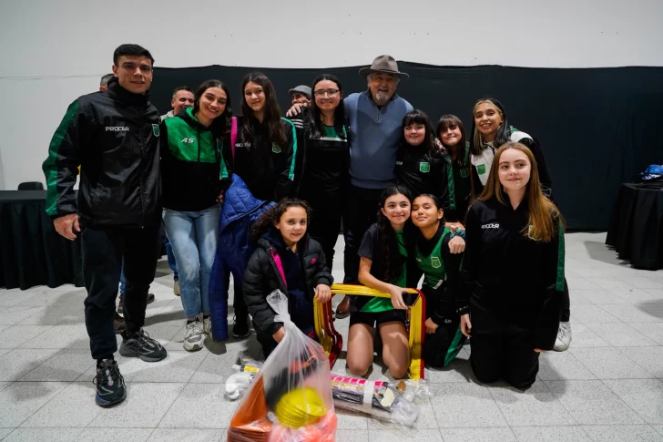 Othar Macharashvili entregó equipamiento a instituciones deportivas de Comodoro Rivadavia