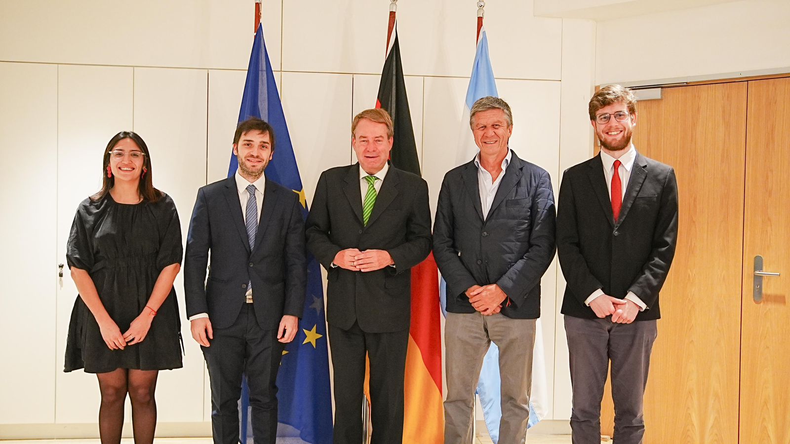 Torres-se-reunio-con-el-embajador-de-Alemania-para-impulsar-proyectos-energeticos-y-educativos-en-Chubut-1-728x410