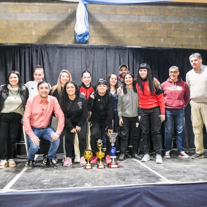 Pablo Grasso premió a los clubes femeninos y entregó indumentaria: “El deporte es fundamental”