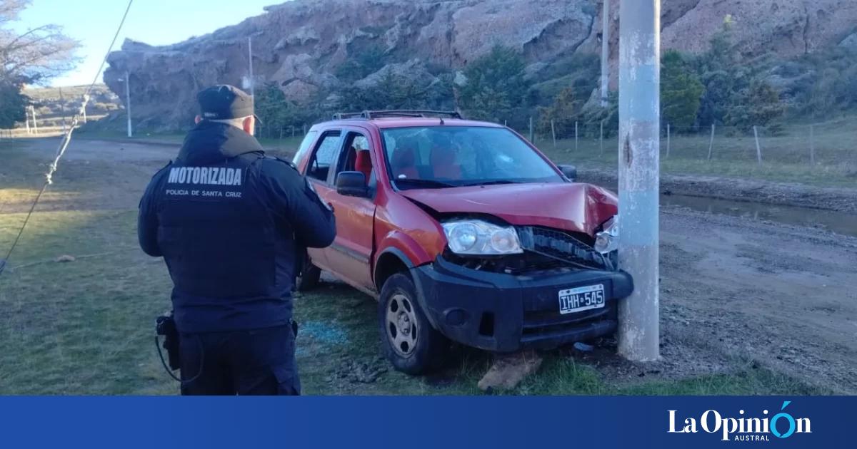 Se robó una camioneta, la chocó contra un poste de luz y la abandonó ...