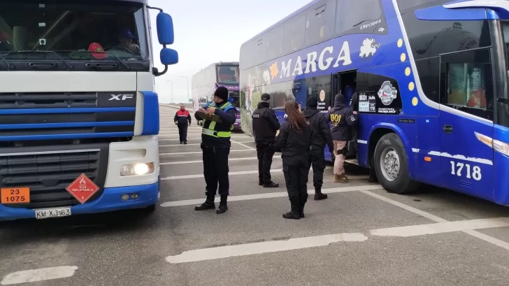 Tres personas eran buscadas por la Justicia y fueron demoradas en un control preventivo en Güer Aike