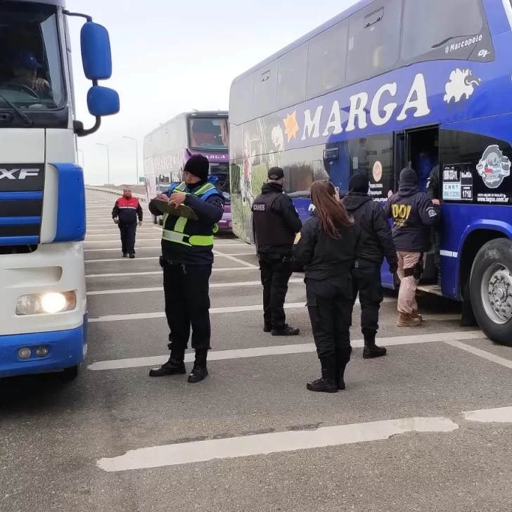 Tres personas eran buscadas por la Justicia y fueron demoradas en un control preventivo en Güer Aike